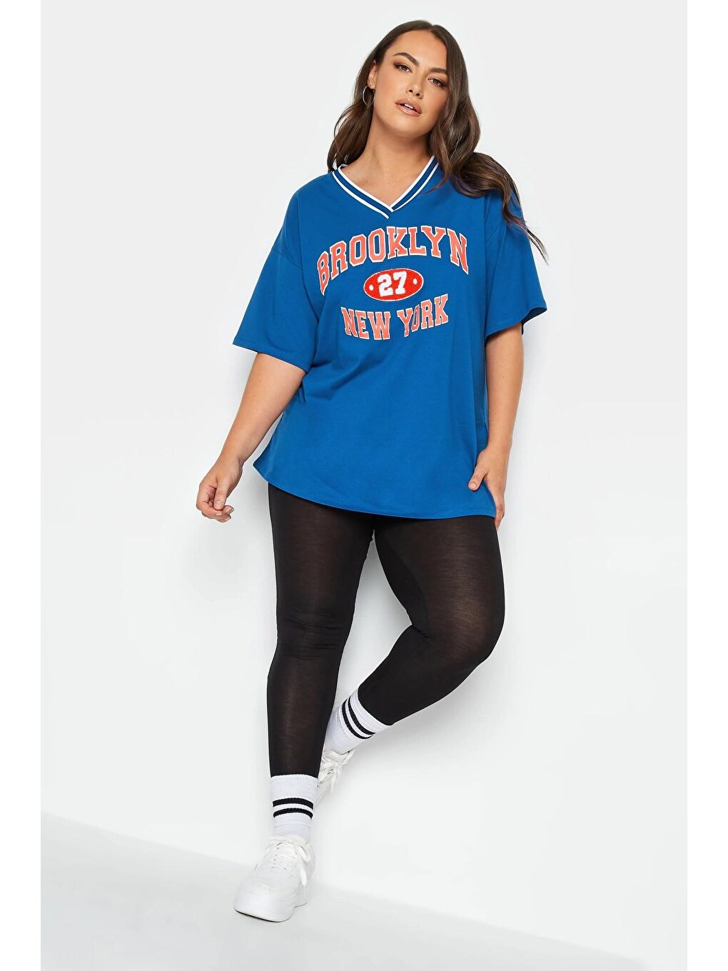 Mavi Büyük Beden Önü Baskılı V Yaka Yarım Kollu Uzun Kesim Tişört 302503-1