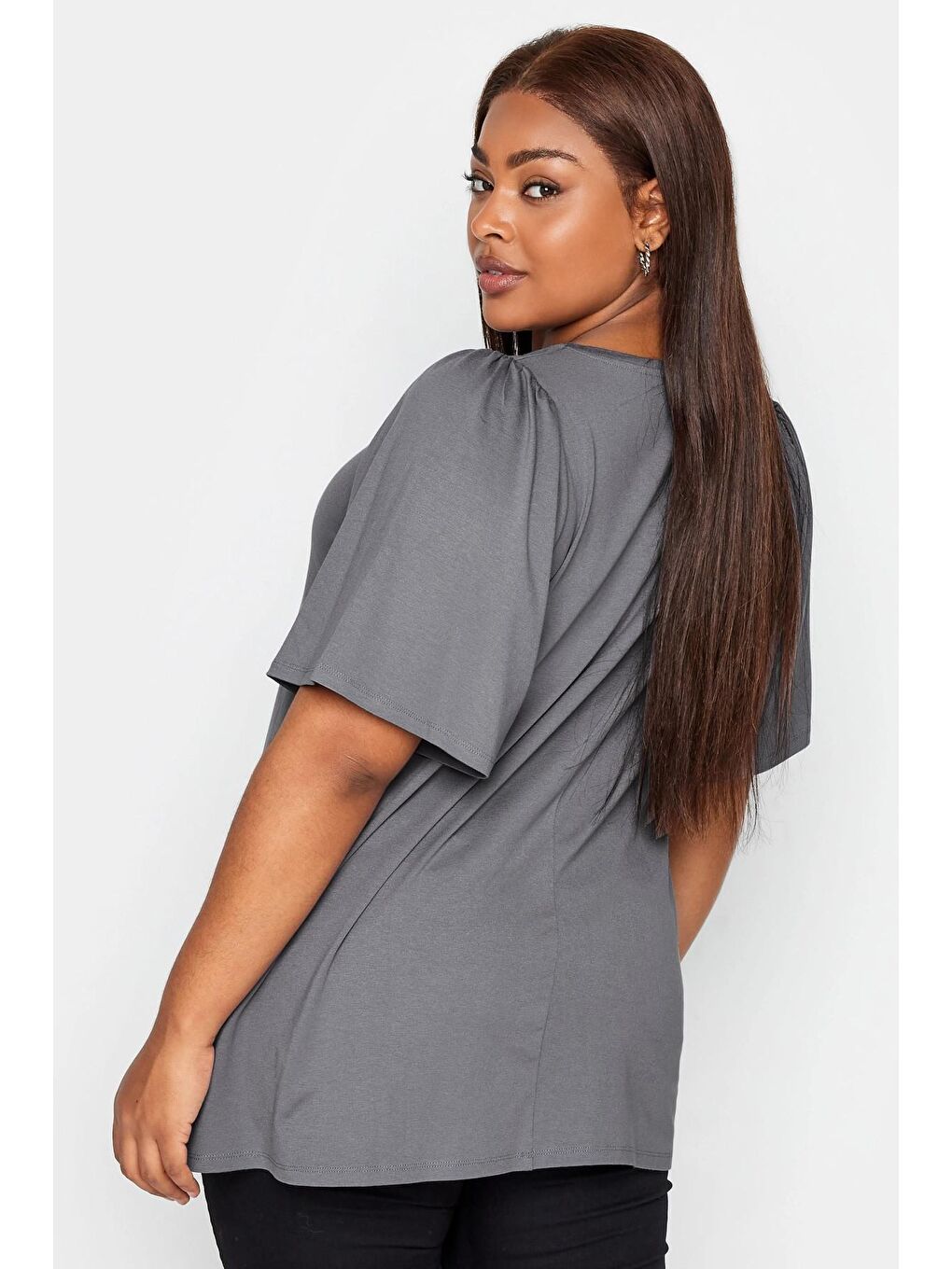 Gri Büyük Beden V Yaka Yarım Kol Elastanlı Düz Kesim Bluz 321145-4