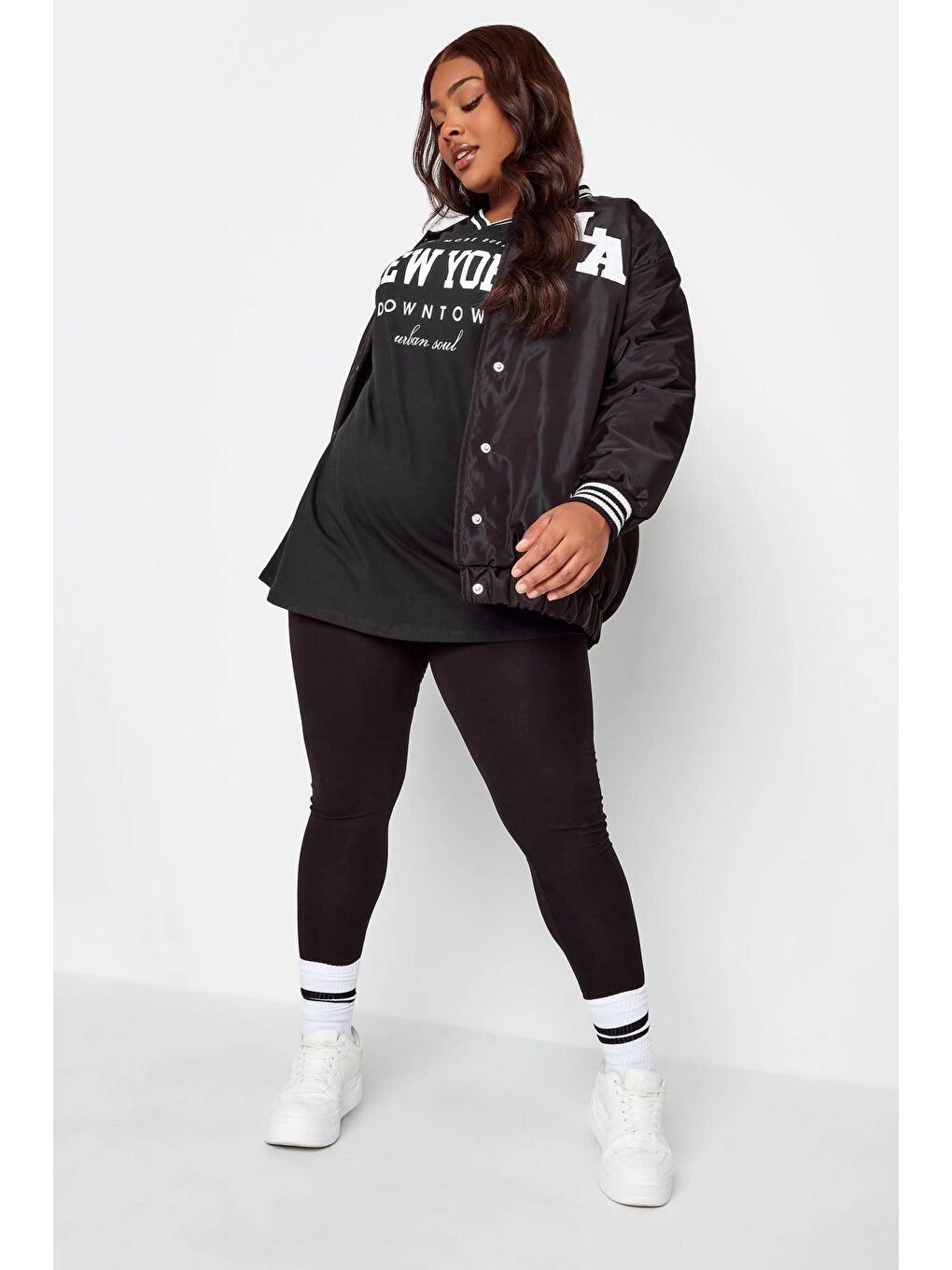 Siyah Büyük Beden Önü Baskılı V Yaka Yarım Kollu Uzun Kesim Tişört 302504-3