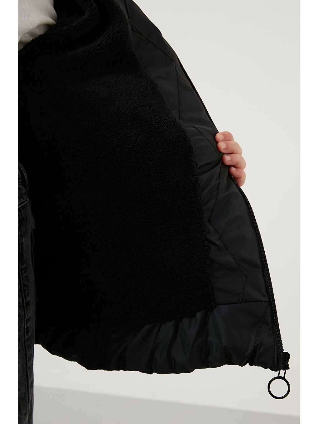 Siyah Pelüş Astarlı Yakası Suni Kürklü Çıkarılabilir Kapüşonlu Kışlık Kız Çocuk Mont 5766041-6