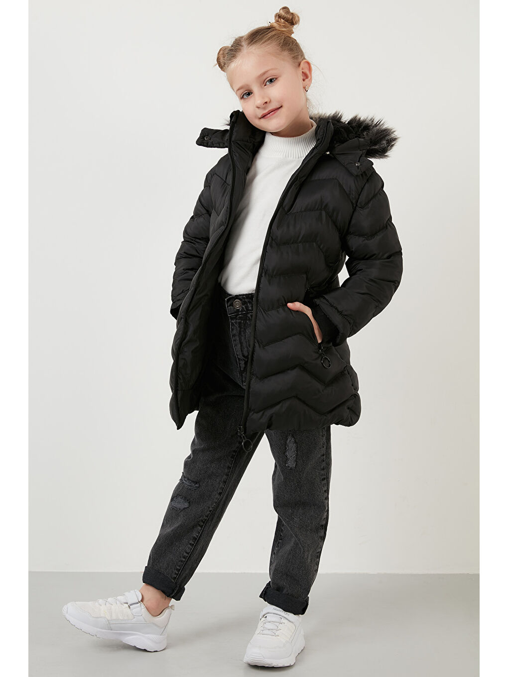 Siyah Pelüş Astarlı Yakası Suni Kürklü Çıkarılabilir Kapüşonlu Kışlık Kız Çocuk Mont 5766041-7