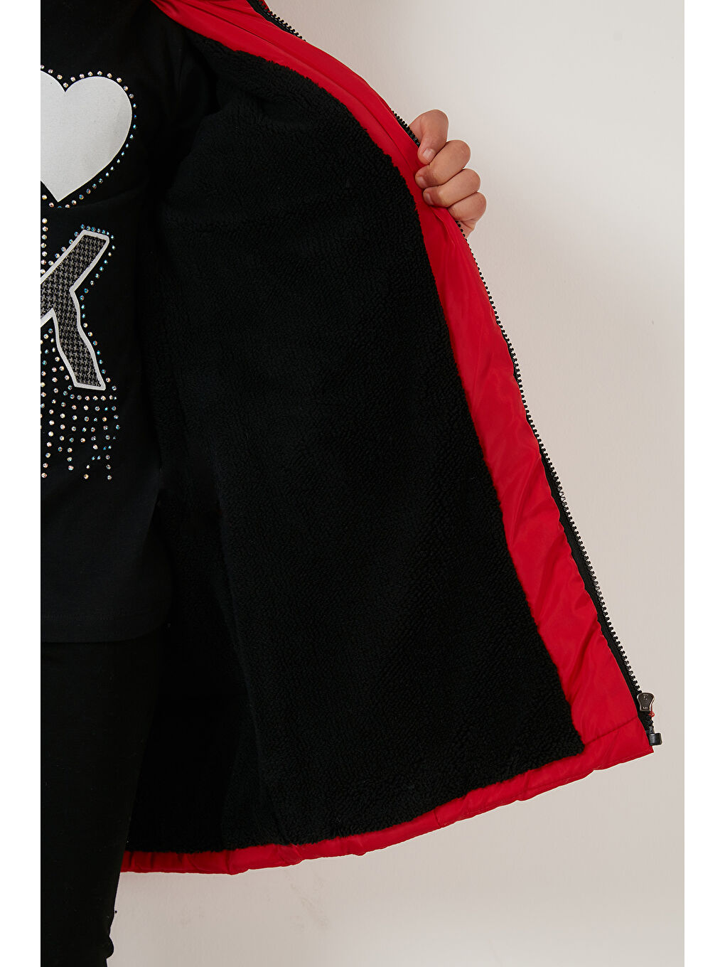 Kırmızı Yakası Suni Kürklü İçi Pelüş Astarlı Çıkarılabilir Kapüşonlu Kız Çocuk Mont 5760043-5