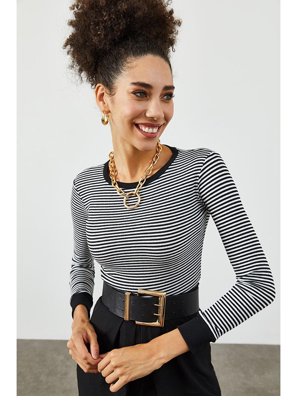 Siyah Bisiklet Yaka Çizgili Kaşkorse Bluz 2KXK2-45846-02-1