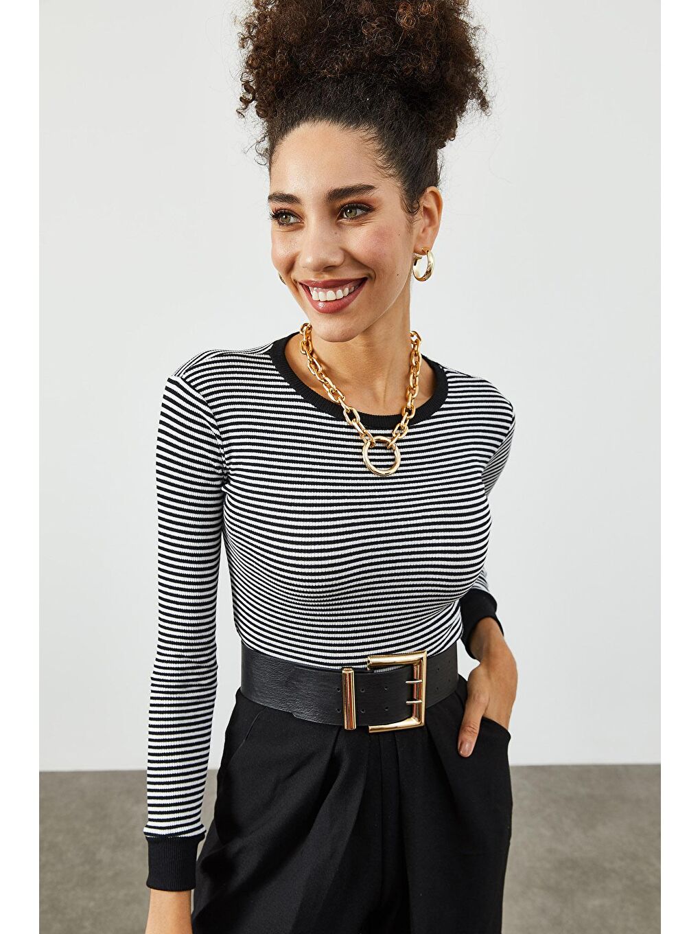 Siyah Bisiklet Yaka Çizgili Kaşkorse Bluz 2KXK2-45846-02-2