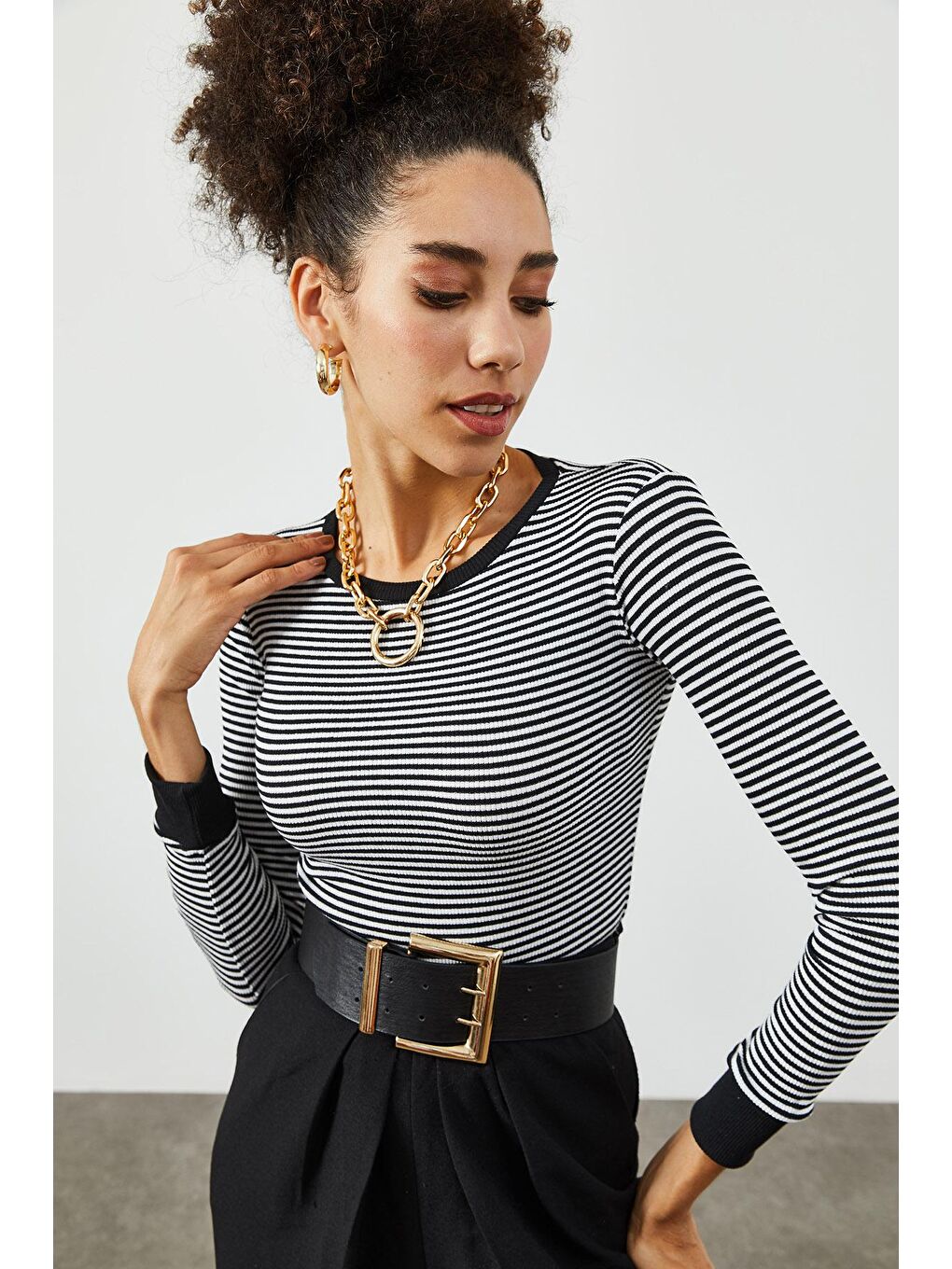 Siyah Bisiklet Yaka Çizgili Kaşkorse Bluz 2KXK2-45846-02-3