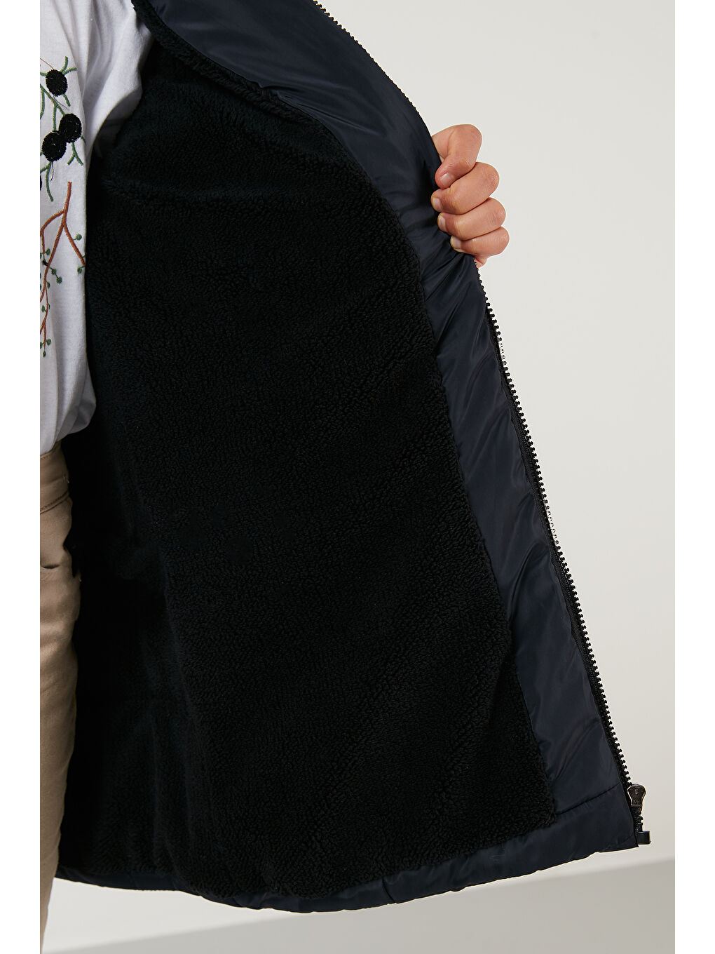 Lacivert Yakası Suni Kürklü İçi Pelüş Astarlı Çıkarılabilir Kapüşonlu Kız Çocuk Mont 5760043-5