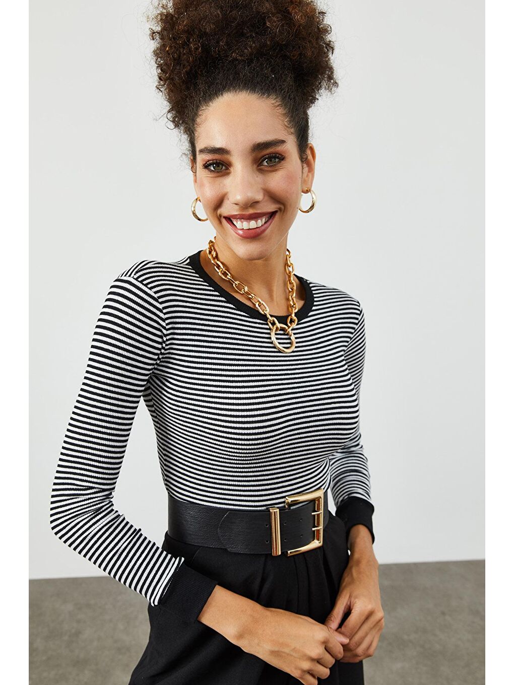 Siyah Bisiklet Yaka Çizgili Kaşkorse Bluz 2KXK2-45846-02-4
