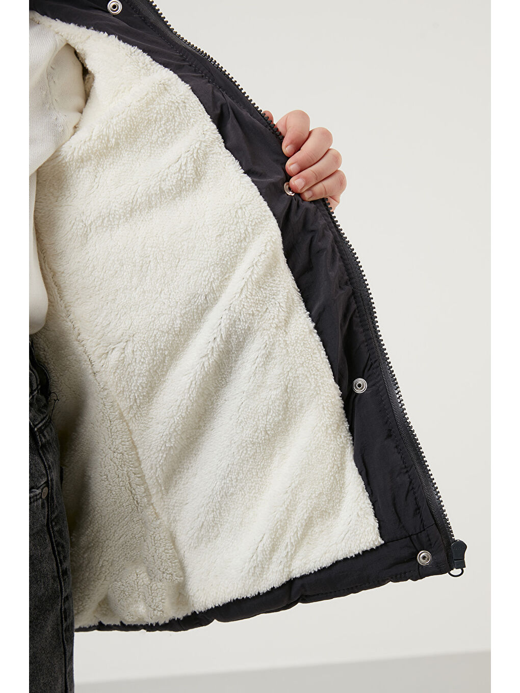 Antrasit Yakası Suni Kürklü Pelüş Astarlı Kapüşonlu Cepli Kız Çocuk Mont 6035030-5