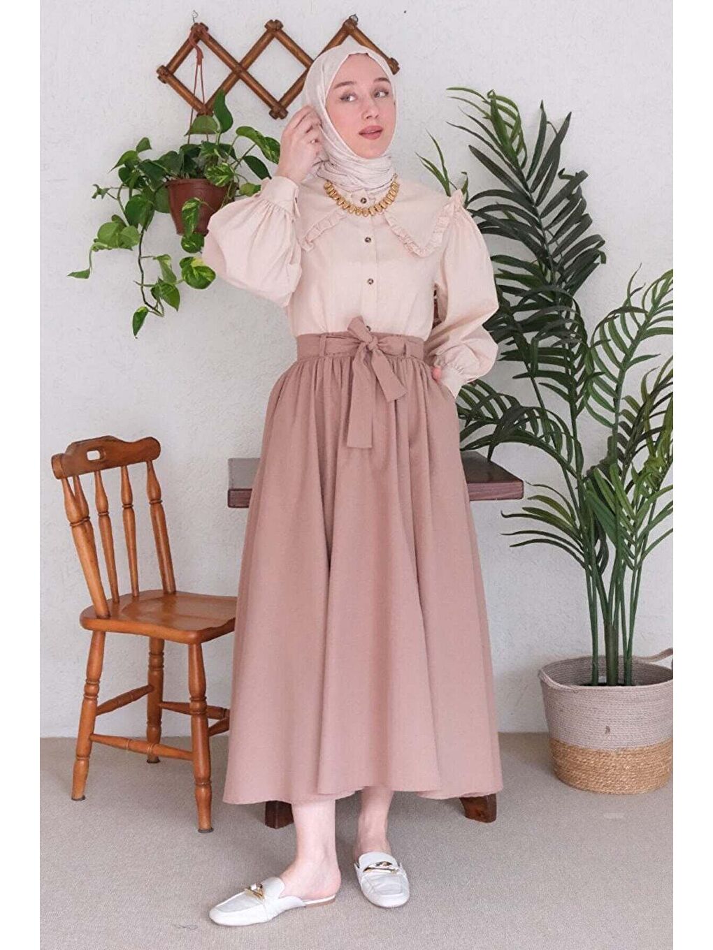 Ekru Krem Yakası Fırfırlı Gömlek-2