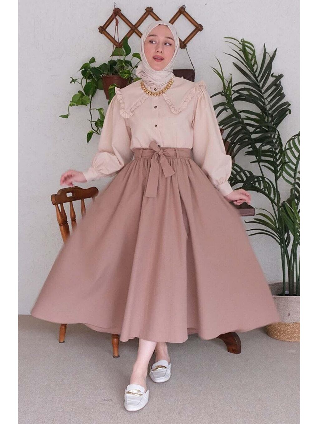 Ekru Krem Yakası Fırfırlı Gömlek-3