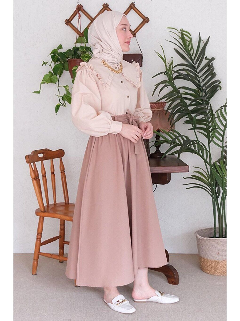 Ekru Krem Yakası Fırfırlı Gömlek-4