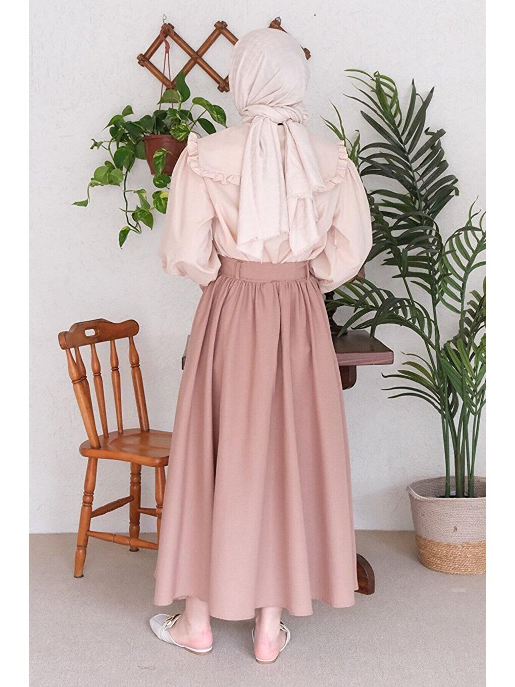 Ekru Krem Yakası Fırfırlı Gömlek-5