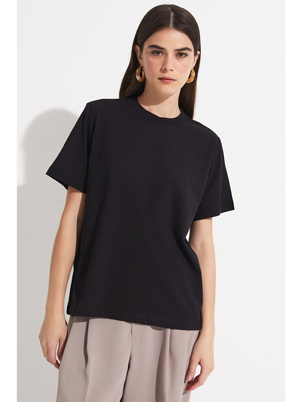 Siyah Ribana Detaylı %100 Pamuk T-Shirt