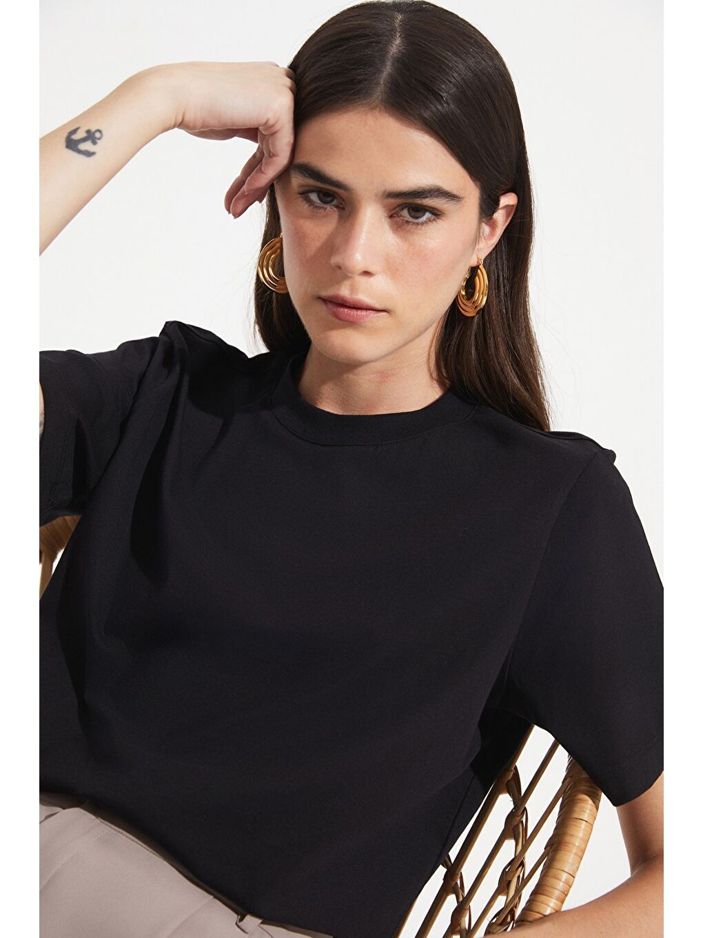 Siyah Ribana Detaylı %100 Pamuk T-Shirt-3