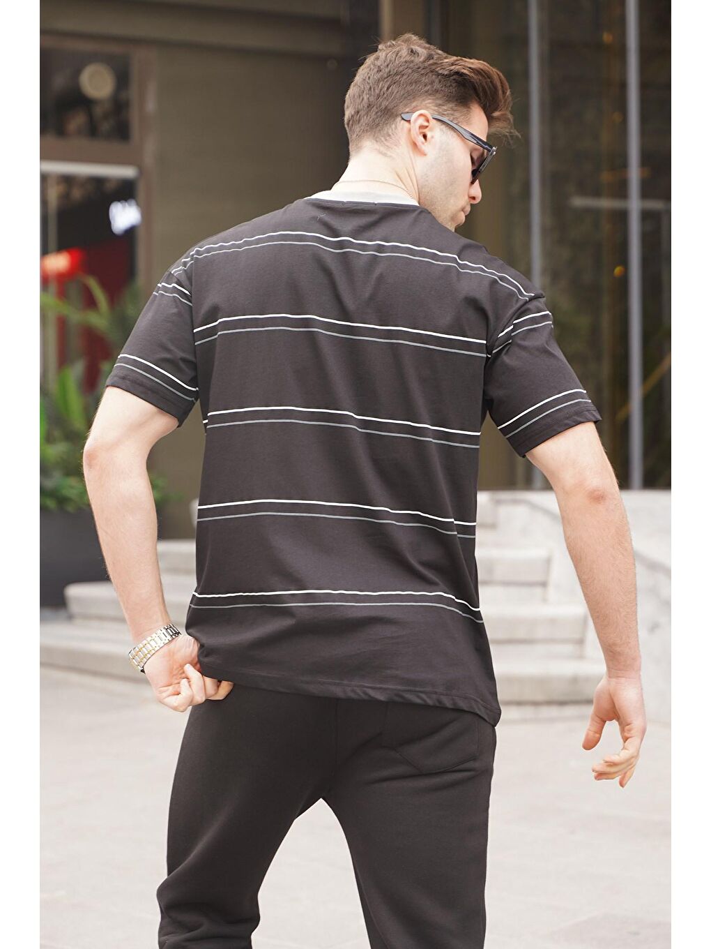 Bisiklet Yaka Siyah Çizgili Regular Fit Erkek Tişört 6063-1