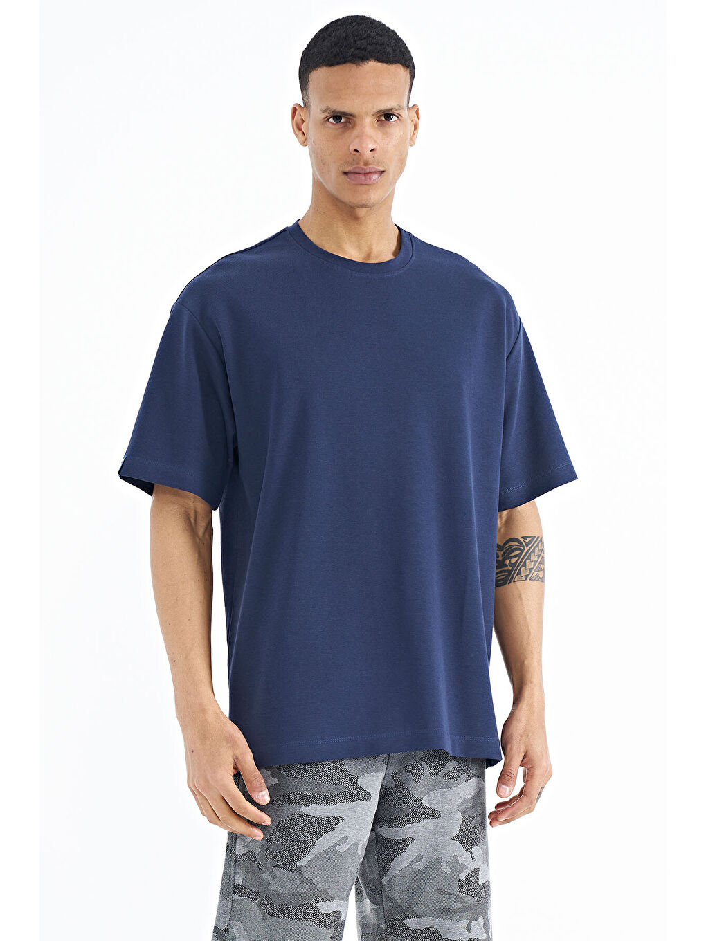 İndigo Kol Arma Detaylı Basic Oversize Erkek Tişört - 88193-4