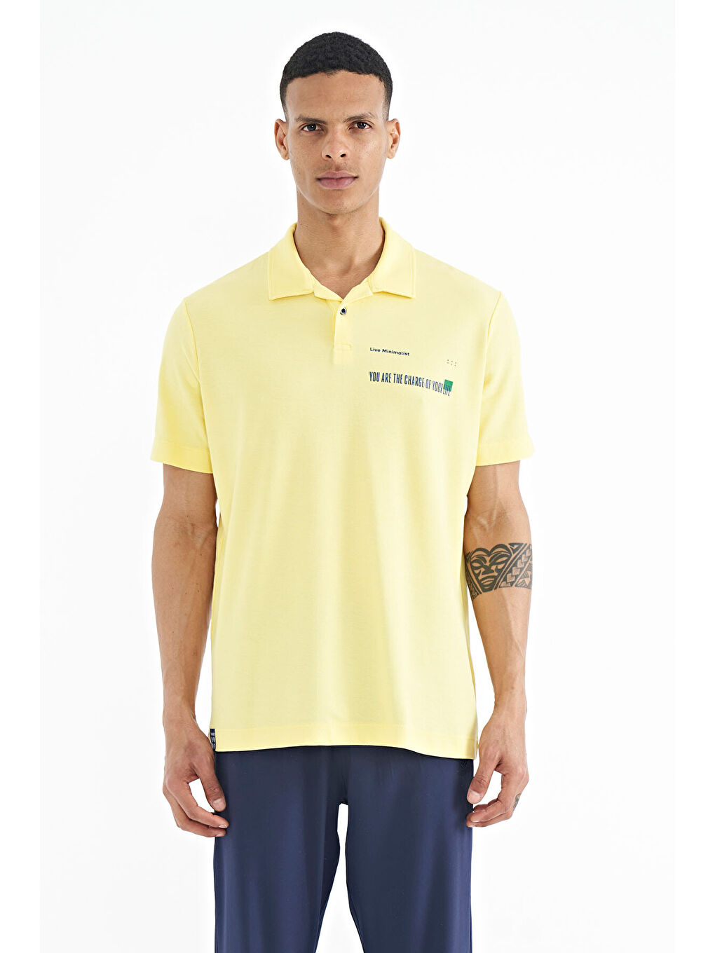 Sarı Yazı Baskılı Standart Form Polo Yaka Erkek Tişört - 88236