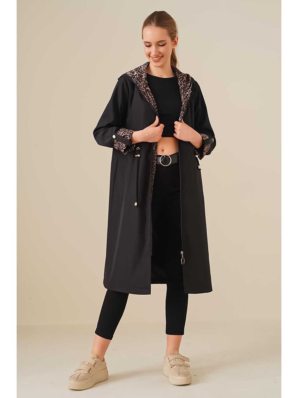 Kadın Siyah Leopar Fermuarlı Beli Büzgülü Kol Manşetli Kapüşonlu Uzun Trençkot