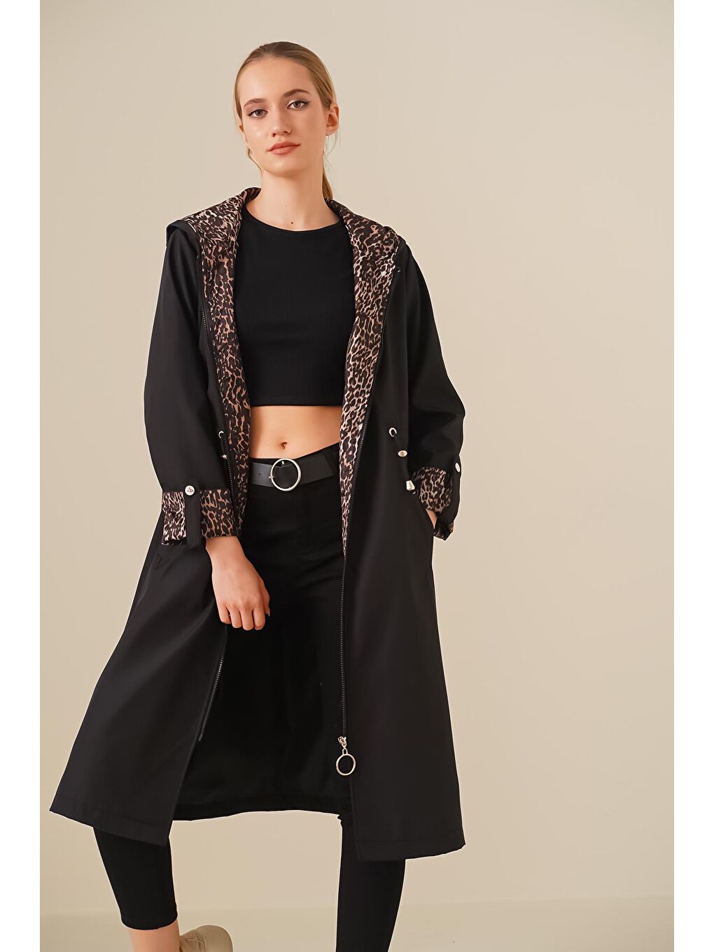 Kadın Siyah Leopar Fermuarlı Beli Büzgülü Kol Manşetli Kapüşonlu Uzun Trençkot-3