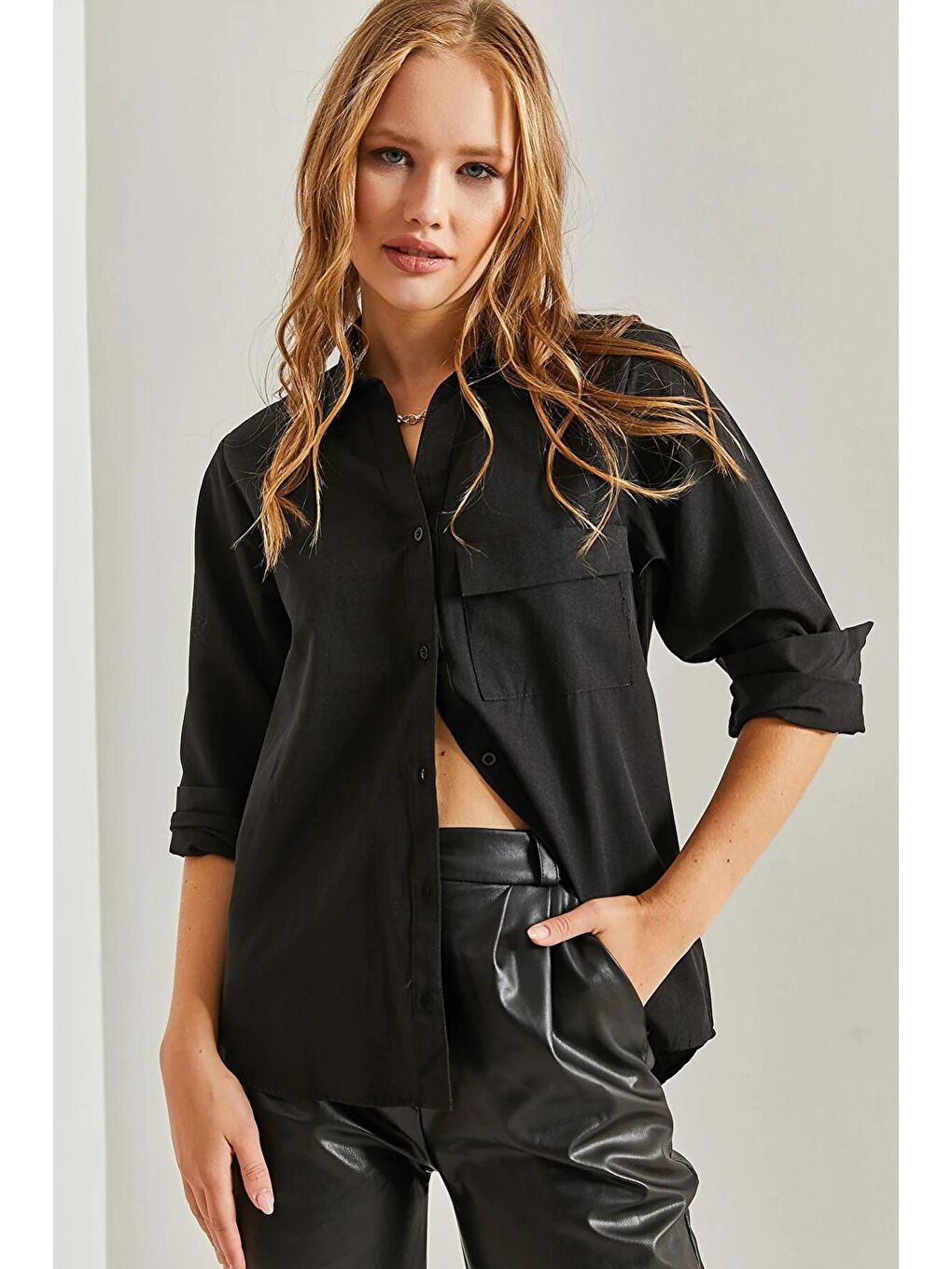 Siyah Kadın Tek Cep Detaylı Gömlek