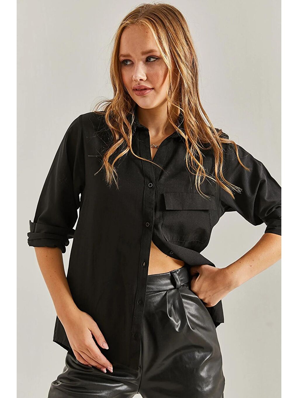 Siyah Kadın Tek Cep Detaylı Gömlek-2