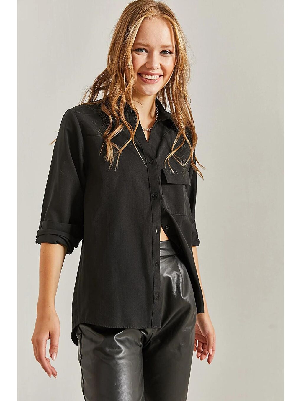 Siyah Kadın Tek Cep Detaylı Gömlek-3