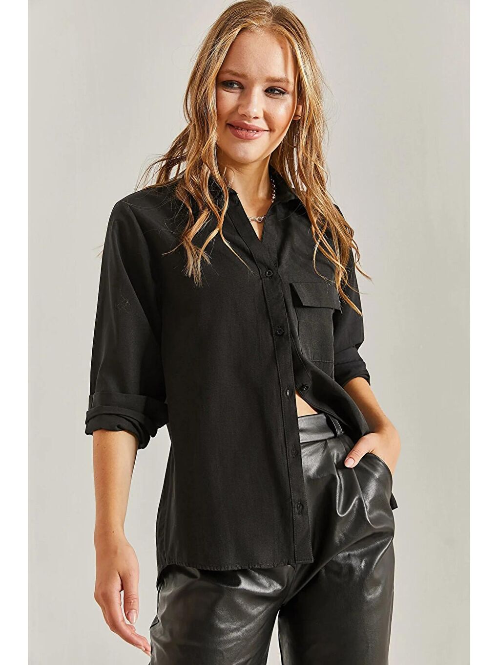 Siyah Kadın Tek Cep Detaylı Gömlek-4