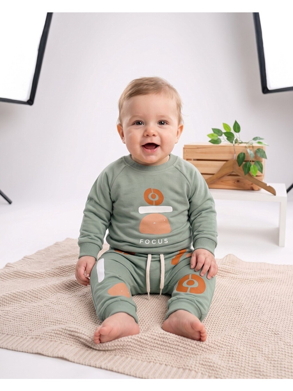Yeşil Erkek Bebek Mevsimlik Focus Baskılı Sweatshirt Ve Altlı 6-9-12-18-24 Ay Bebek Takımı
