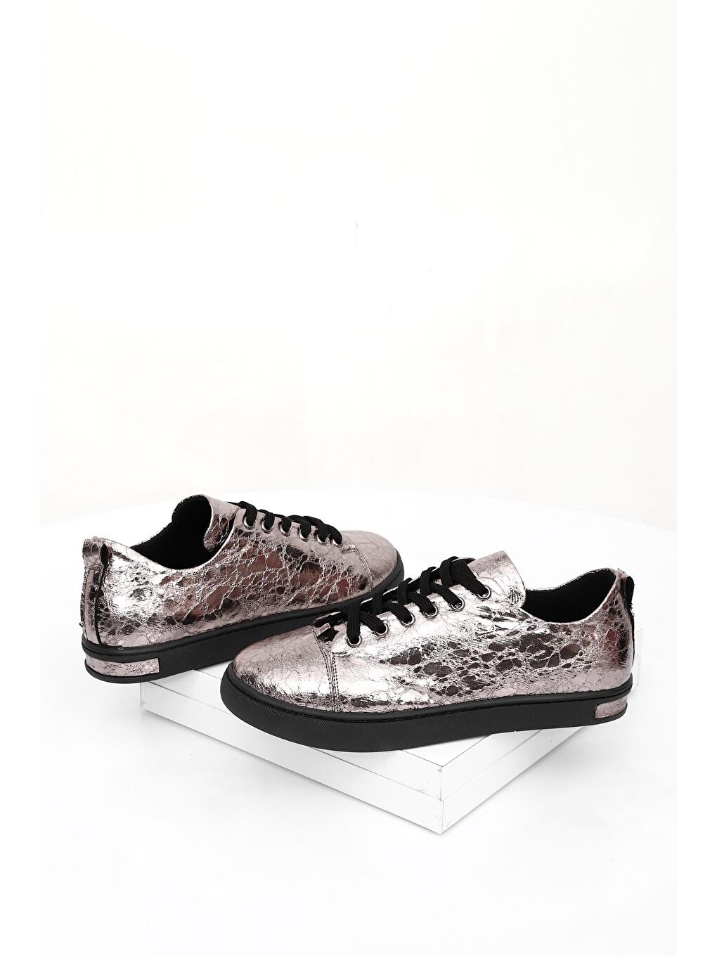 Siyah Gön Yuvarlak Burun Düz Taban Kadın Sneaker 35210