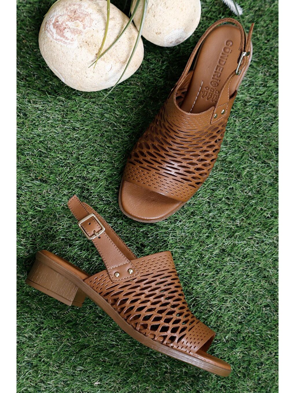 Siyah Gön Hakiki Deri Kısa Kalın Topuklu Kadın Sandalet 45661