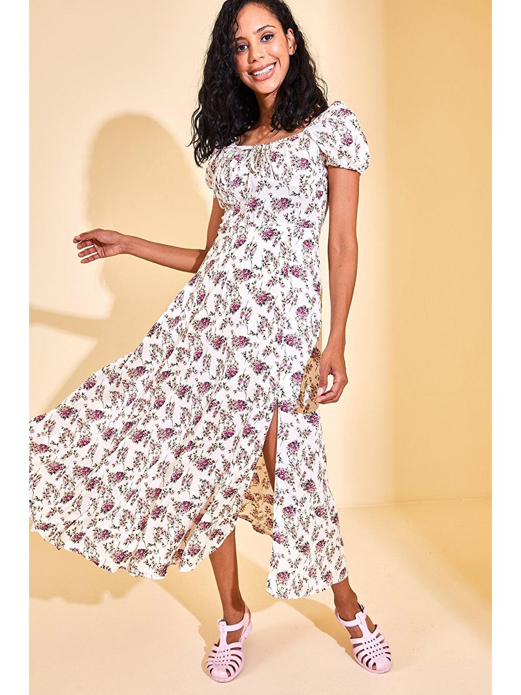 Ekru Krem Rengi Çiçek Desenli Yakası Büzgülü Elbise 2YXK6-46384-22-3