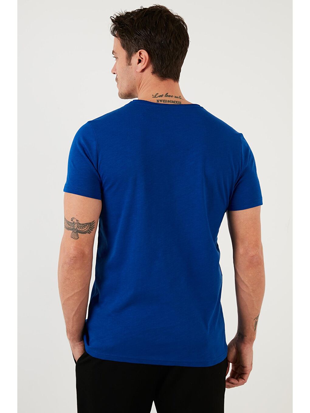 Mavi % 100 Pamuklu Slim Fit Bisiklet Yaka Cepli Tişört 5902000-5