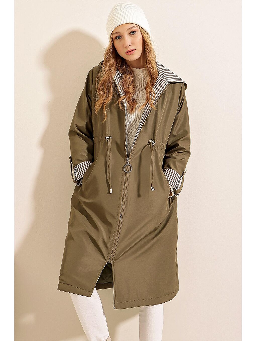 Kadın Haki Fermuarlı Beli Büzgülü Kol Manşetli Kapüşonlu Uzun Trençkot-2