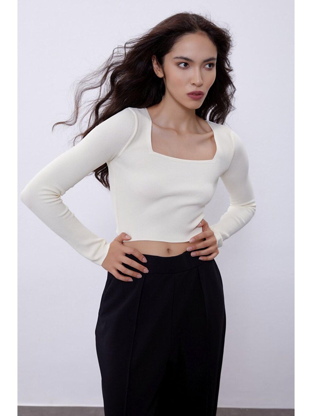 Ekru Uzun Kollu Crop Triko Kazak