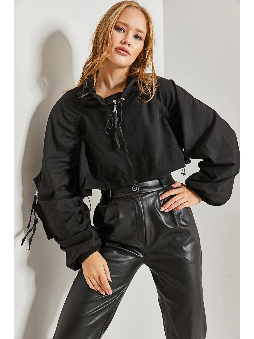 Siyah Kadın Kolları Cep Detaylı Fermuarlı Bomber Ceket