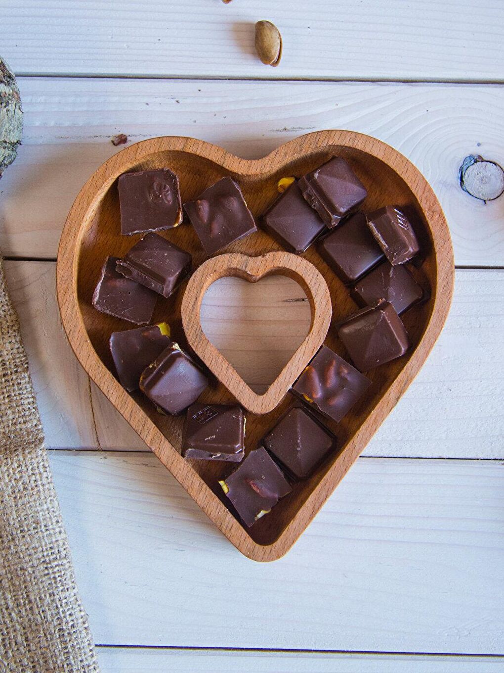 Kahverengi Kalp Şeklinde Ahşap Kahvaltılık Çerezlik 16 Cm