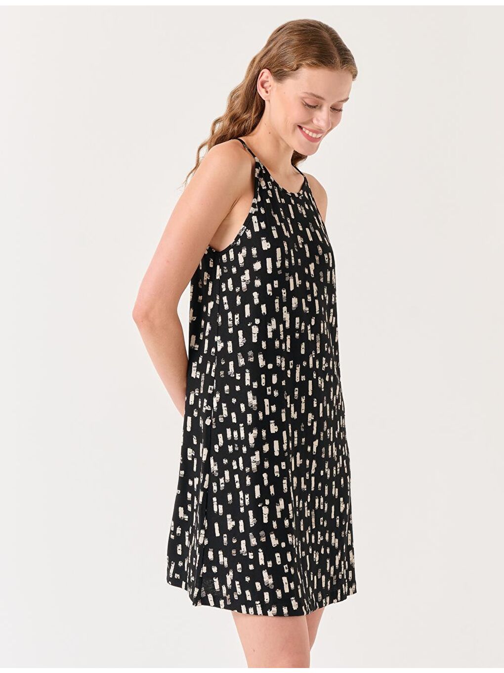 Siyah Halter Yaka Kolsuz Desenli Mini Elbise-2