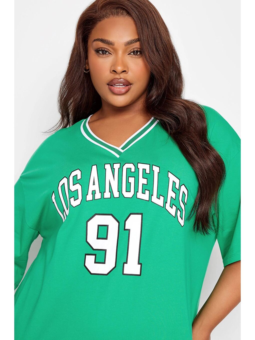 Yeşil Büyük Beden Önü Baskılı V Yaka Yarım Kollu Uzun Kesim Tişört 302501-3