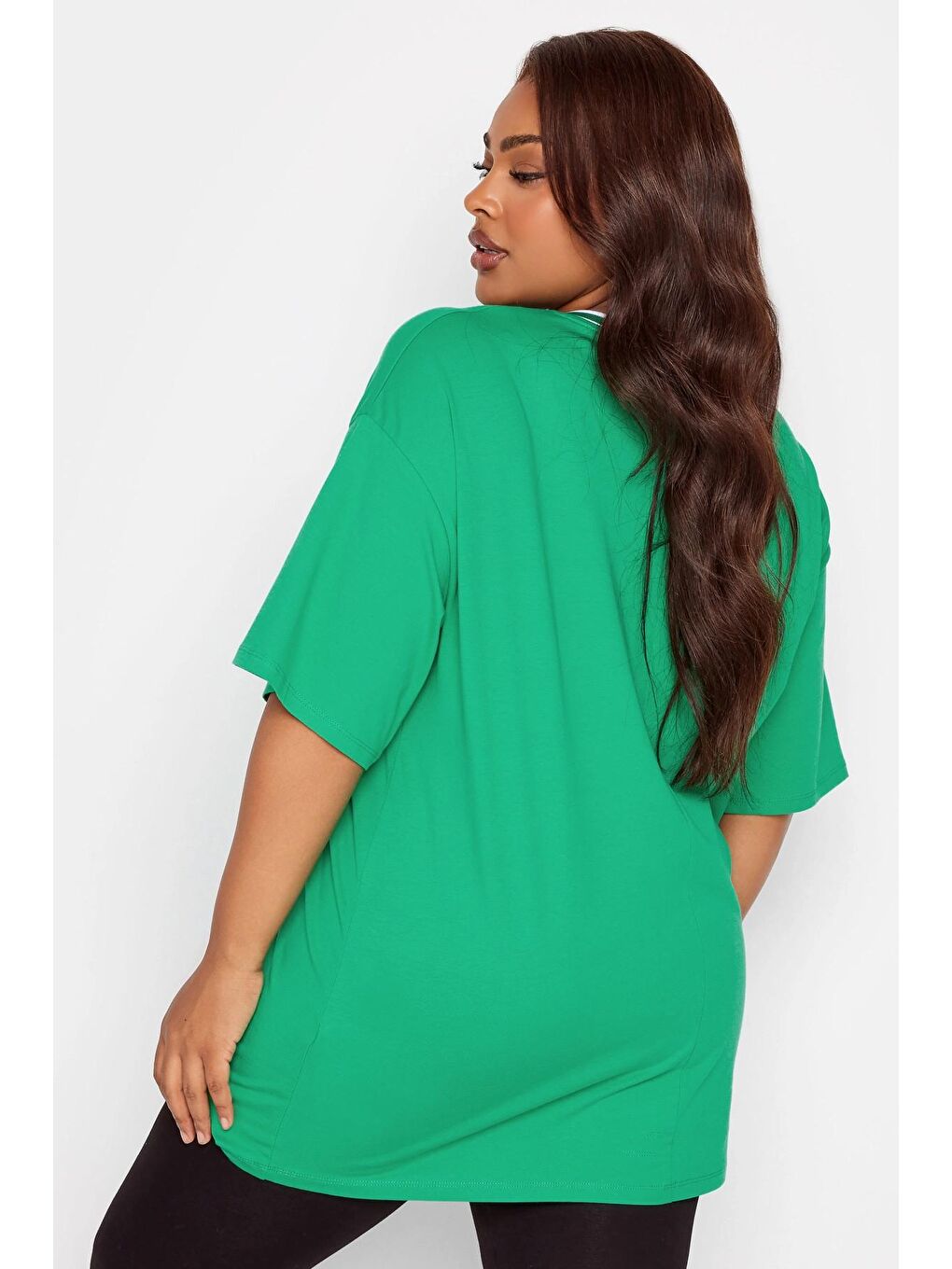 Yeşil Büyük Beden Önü Baskılı V Yaka Yarım Kollu Uzun Kesim Tişört 302501-4