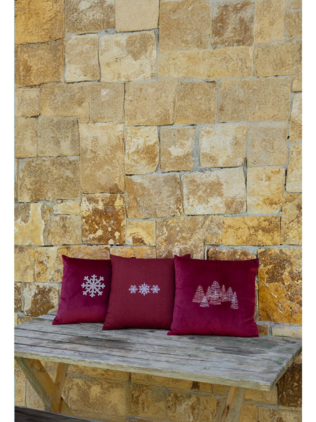 Nakışlı  Yılbaşı Konsepti  Kar Tanesi Desen 45x45 Dekoratif Kırlent Kılıfı Bordo-3