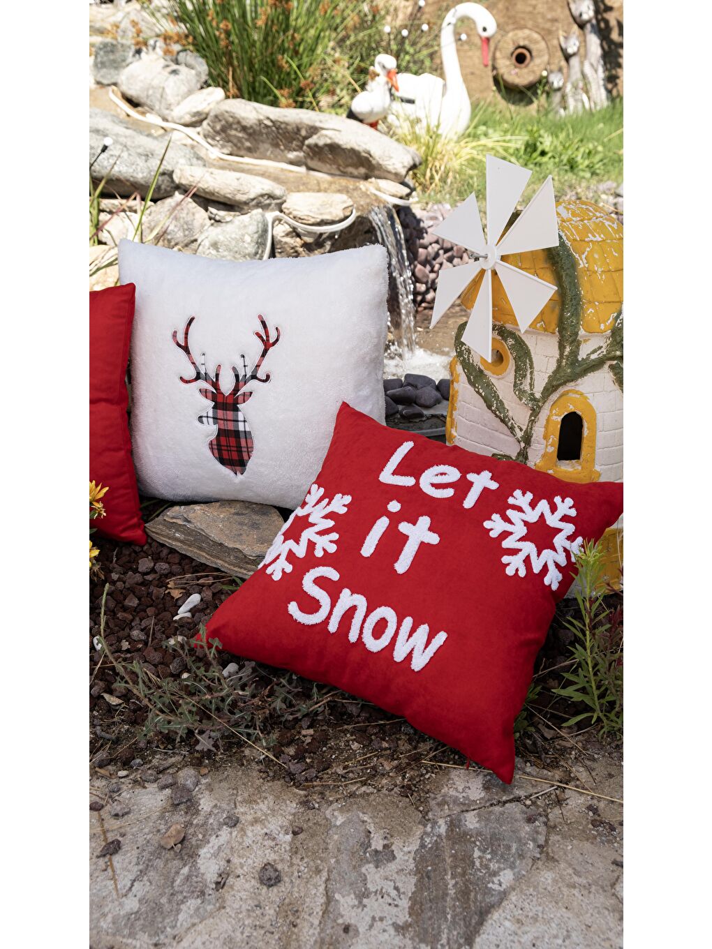 Beyaz Yılbaşı Kırlent Kılıfı Kırmızı Zemin  Punch  Desenli Yeni Yıl Süzene Panç 45x45-1