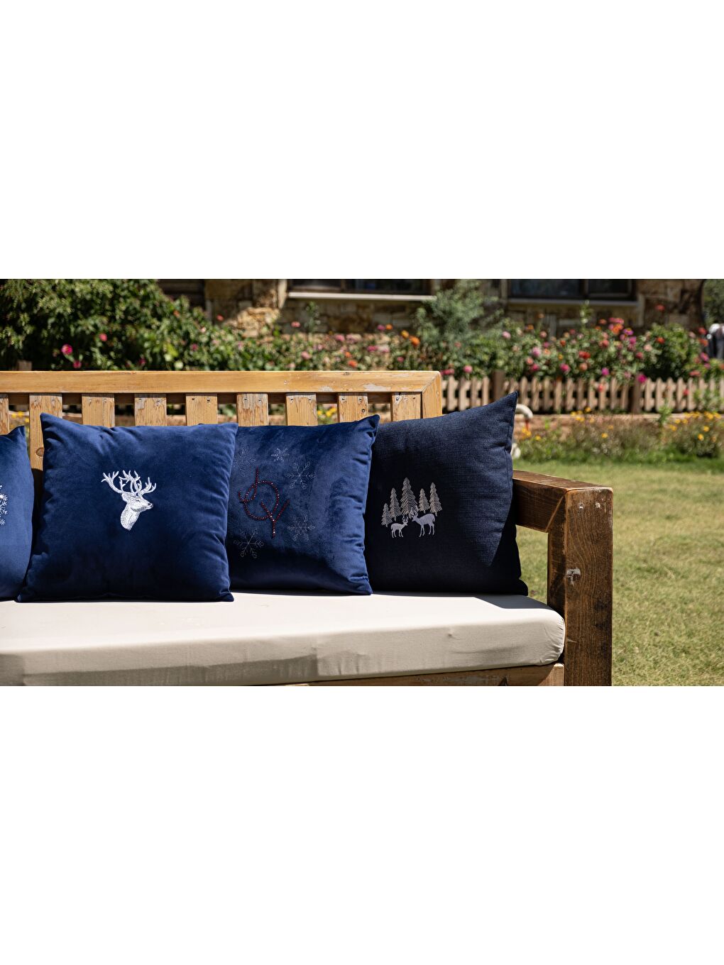 Yılbaşı Kırlent Kılıfı Geyik Nakışlı Lacivert  Yeni Yıl Konseptli 43x43-1