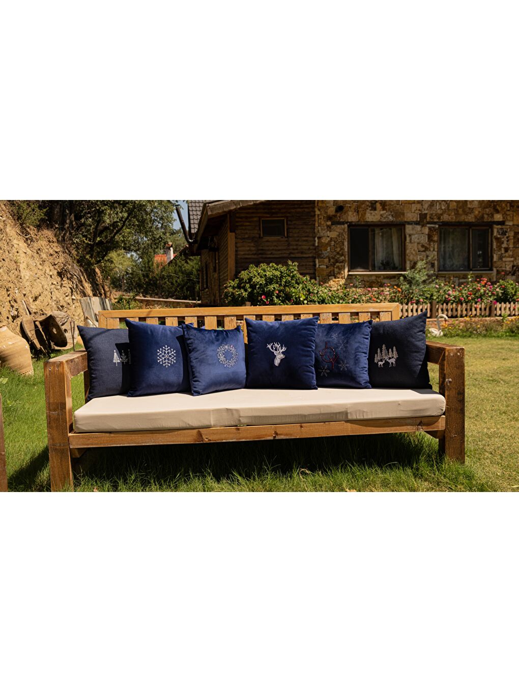 Yılbaşı Kırlent Kılıfı Geyik Nakışlı Lacivert  Yeni Yıl Konseptli 43x43-3