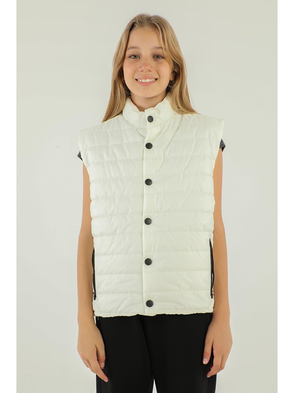 Ekru Dik Yaka Fermuar Çift Cep Detaylı Kız Yelek