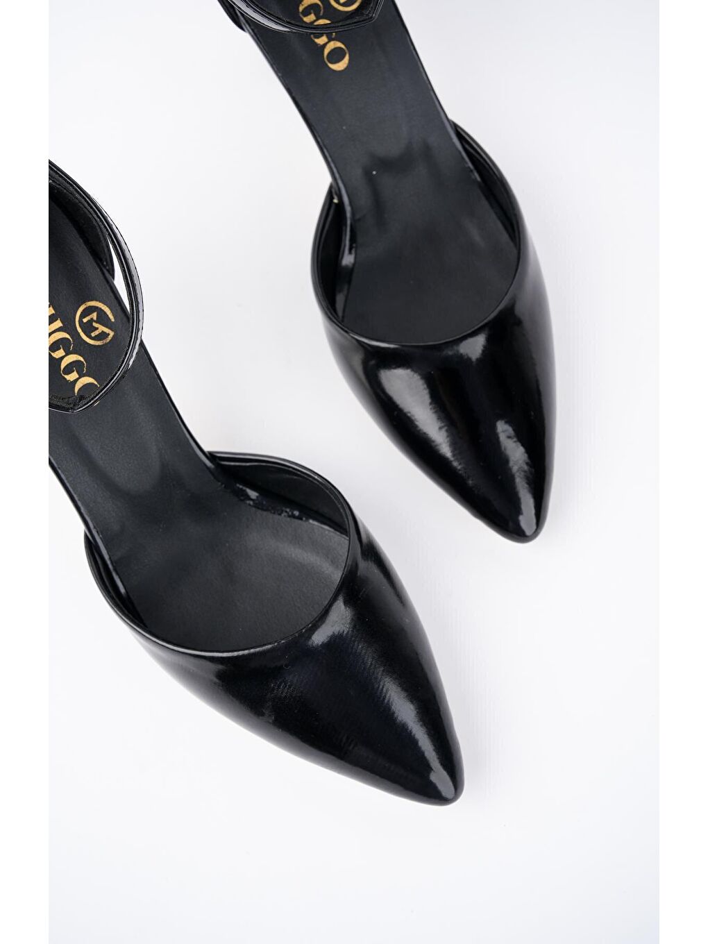 Siyah Dione  Kadın Bilekten Bağlı Sivri Ökçe Klasik Günlük Rahat ve Şık Topuklu Ayakkabı-2