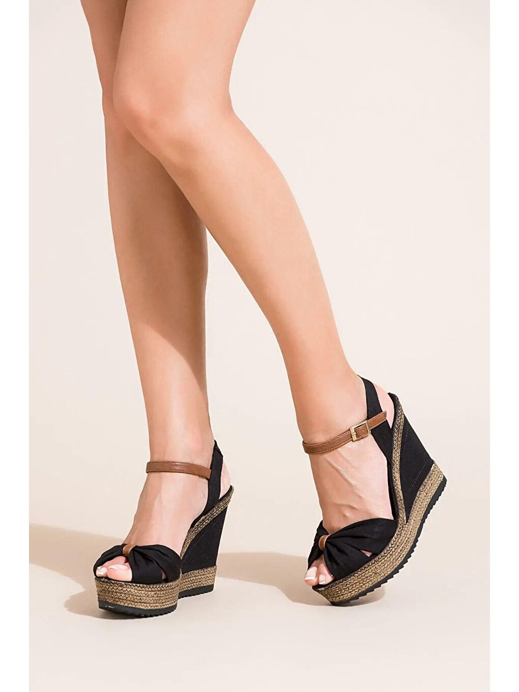 9674071005 Siyah Dolgu Taban Kadın Ayakkabı