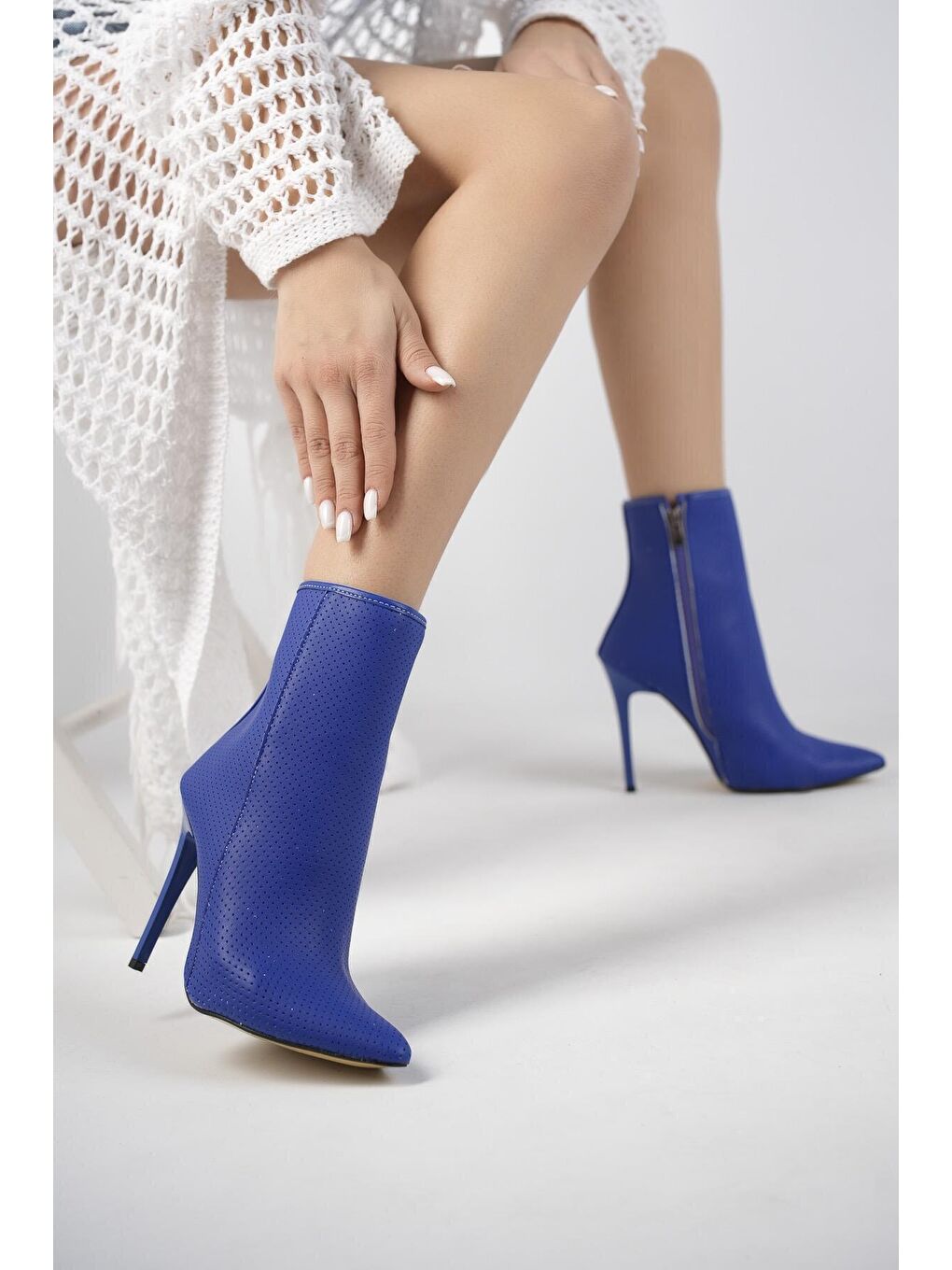 Mavi Hawaii  Kadın Delikli Sivri Burun Şık Tarz ve Rahat İnce Topuklu Yazlık Bot-1