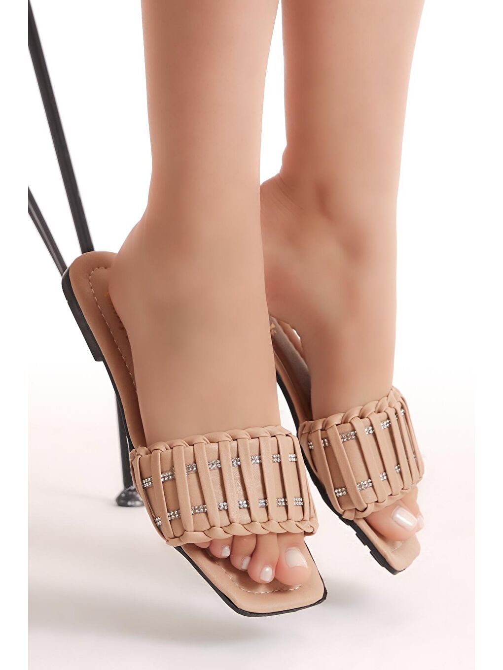 Bej Kadın Vizon Önü Şeritli Desenli Tek Bantlı Terlik-2