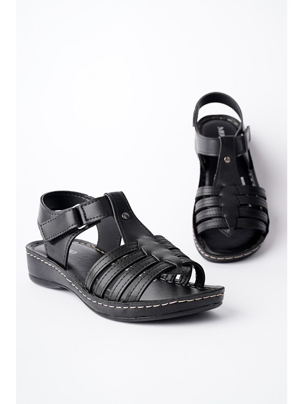 Siyah FARAH Rahat Kalıp Deri Görünümlü Cırtlı Kadın Sandalet-1
