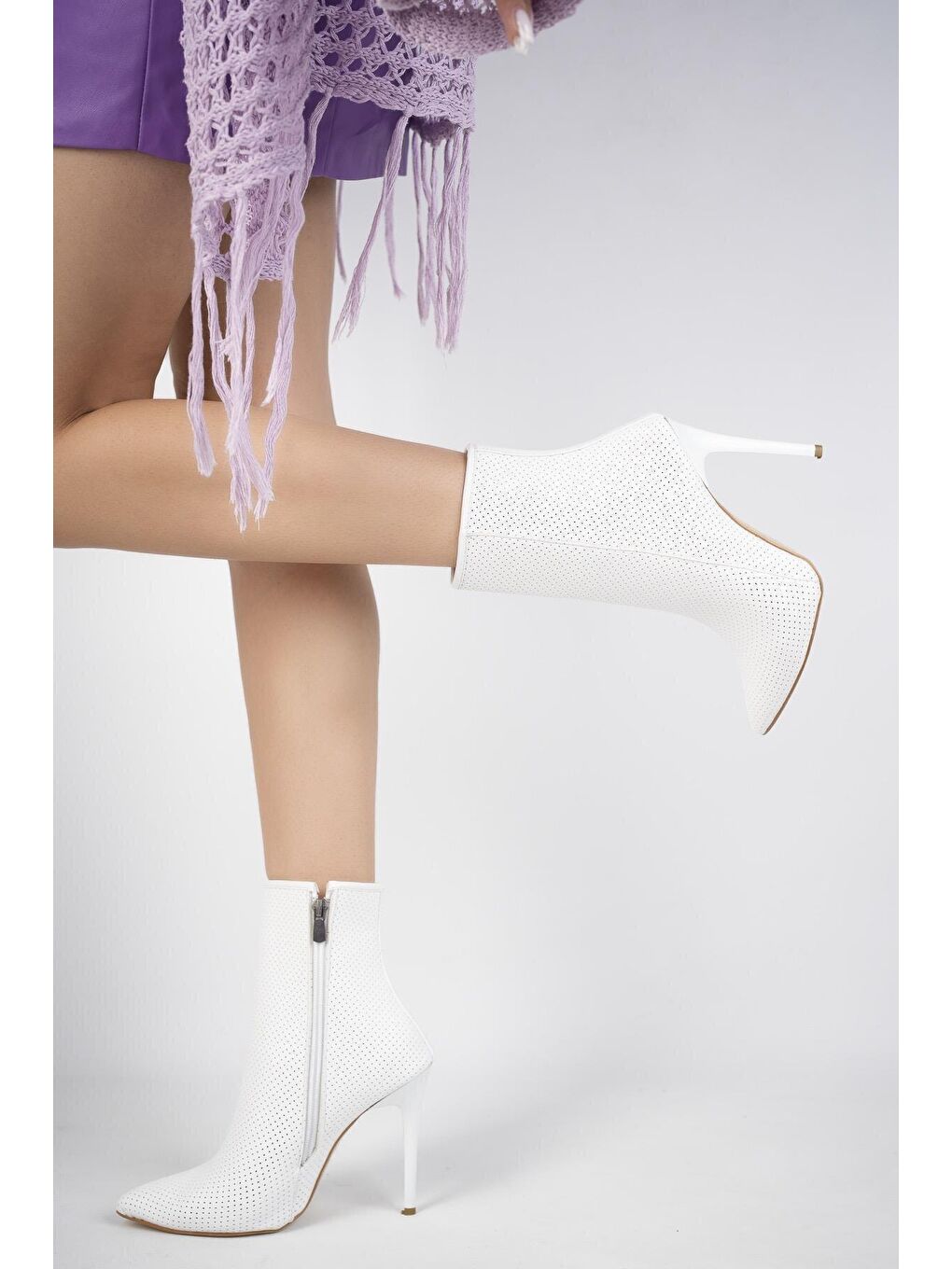 Beyaz Hawaii  Kadın Delikli Sivri Burun Şık Tarz ve Rahat İnce Topuklu Yazlık Bot-2